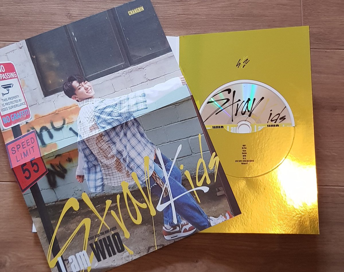 Stray Kids - I am WHOPhotocards : Changbin, Seungmin, WoojinFirst Page : HyunjinPoster : Changbin Favorite Song : Voices