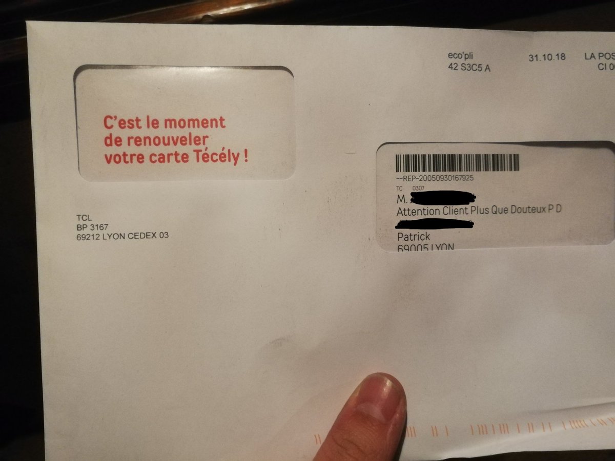 RomainJusserand's tweet photo. Hey salut @TCL_SYTRAL &amp; @FOUZIYABOUZERDA est-ce qu'on peut parler de ce courrier adressé a quelqu'un de mon immeuble ? Est-ce que j'ai moi aussi le droit  a un petit commentaire a côté de mon nom ? #TCL #oups #champscaches https://t.co/ONDmNkjTTS