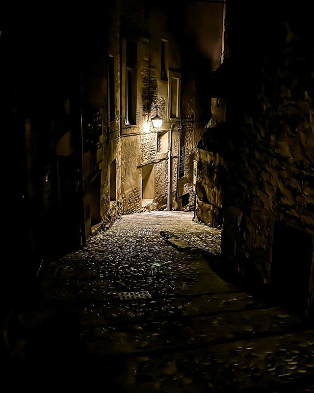 The long wait 
For a discovery or disintegration .
.
.
#streetphotography #1415mobilephotographers #spoleto #umbria #italy #italia #travelphotography #traveldeeper #travelgram #travelblogger #cobblestones #oldcity #eyeshotmag #travel_europe #total_street… instagram.com/p/B6nG0Hxh1-I/