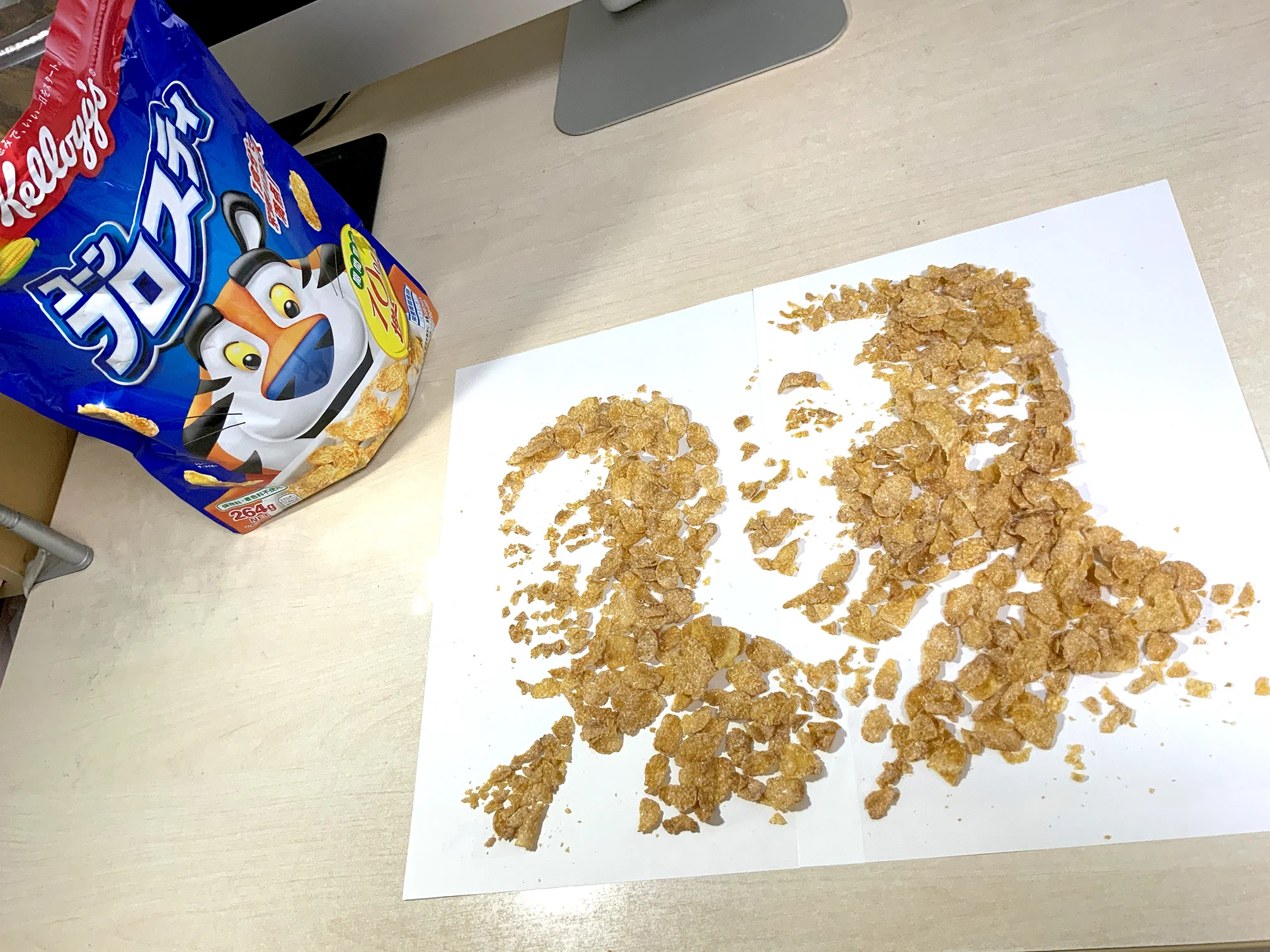 【これぞ芸術作品】ミルクボーイをコーンフレークで表現したツイートが話題に