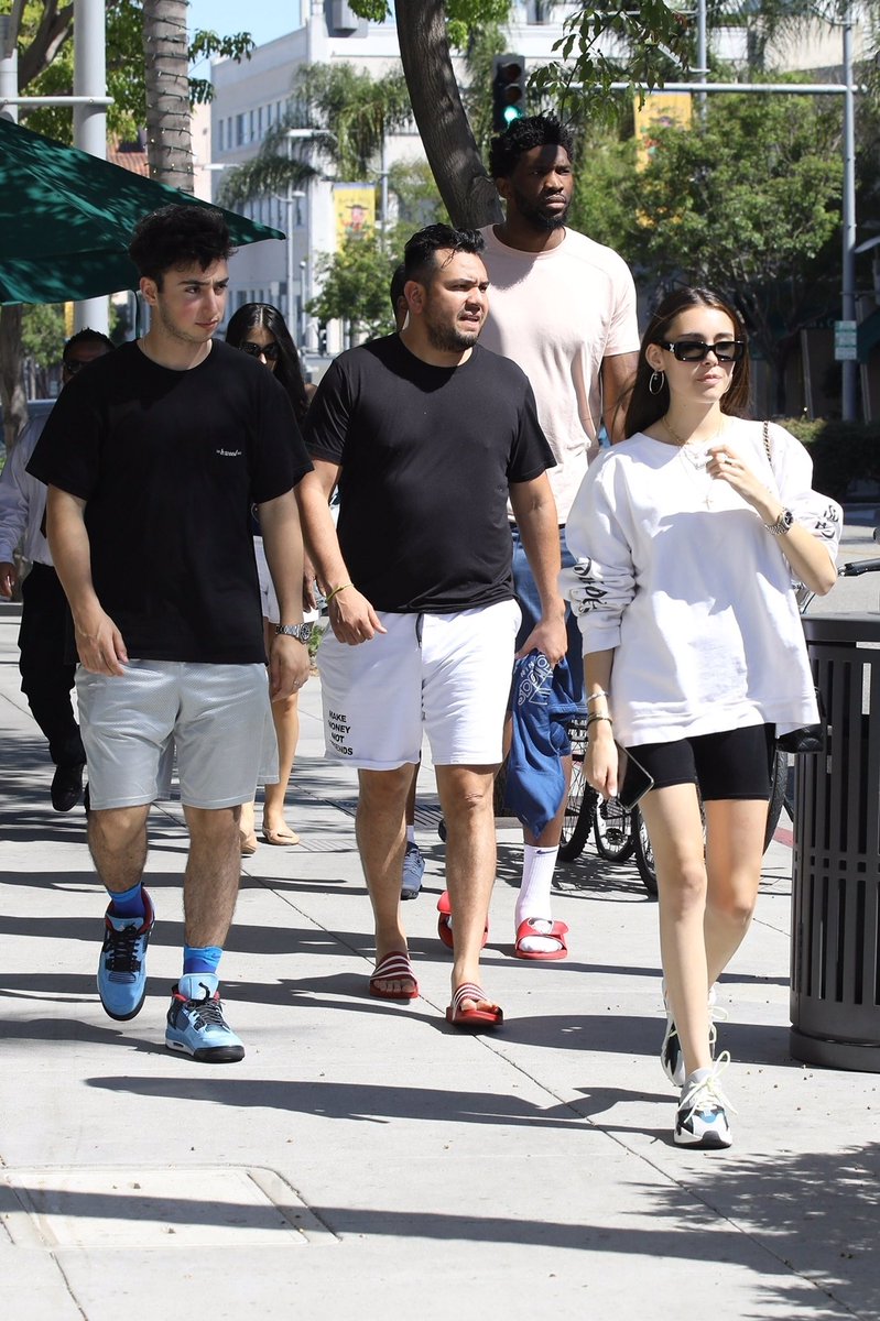 mbcandids's tweet photo. Madison Beer has a lunch date with friends in Beverly Hills (June 13, 2018) https://t.co/OUj6B8WcH6