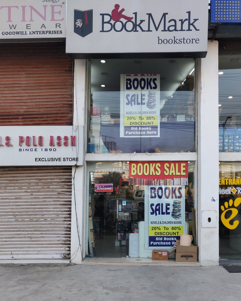 Bongo_Lawlona's tweet photo. Of a mid-December Saturday afternoon visit to an old bookstore in #Hyderabad and coming home with books and a happy heart!

#AgathaChristie #MissMarple #SleepingMurder #YuvalNoahHarari #HomoDeus #Sapiens #oldbookstore https://t.co/MYF5rA53G1