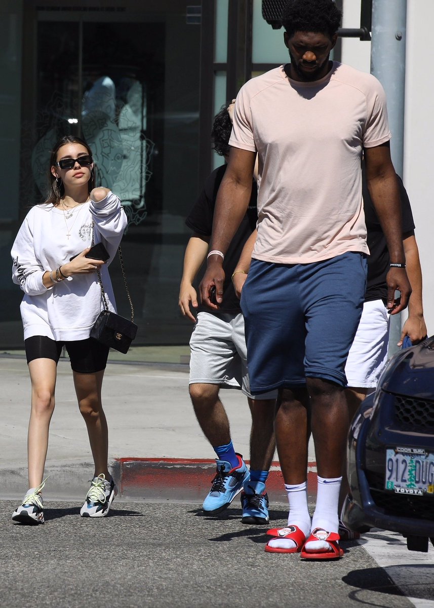mbcandids's tweet photo. Madison Beer has a lunch date with friends in Beverly Hills (June 13, 2018) https://t.co/K0IfJCOVZu