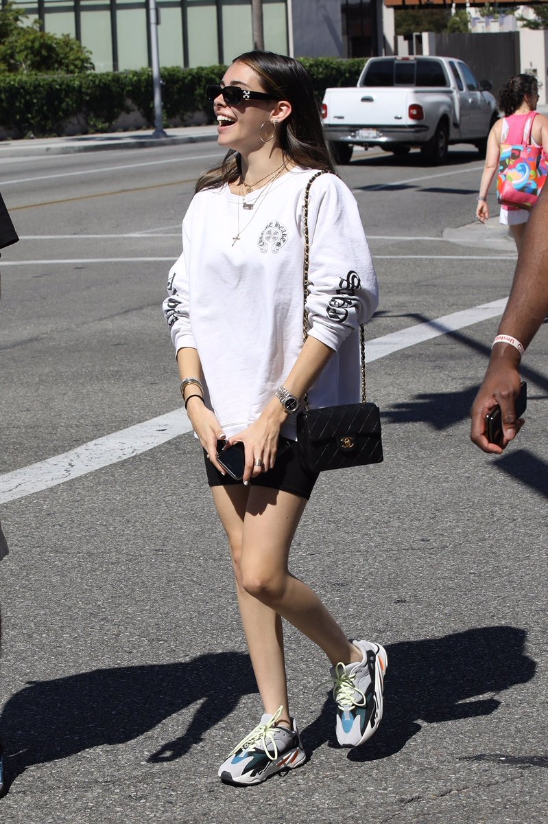 mbcandids's tweet photo. Madison Beer has a lunch date with friends in Beverly Hills (June 13, 2018) https://t.co/9Z037tBxs1