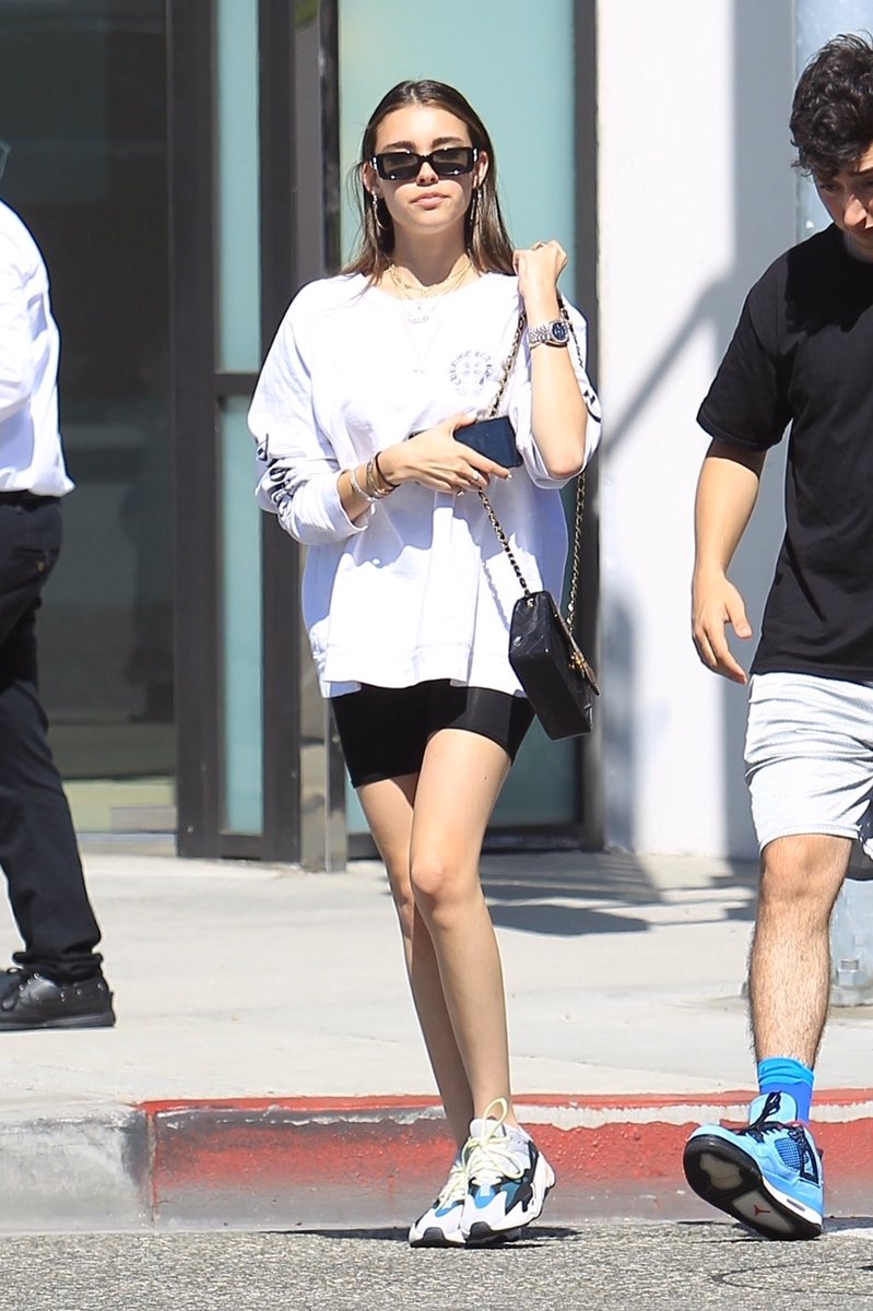 mbcandids's tweet photo. Madison Beer has a lunch date with friends in Beverly Hills (June 13, 2018) https://t.co/rIZhr3QI8i