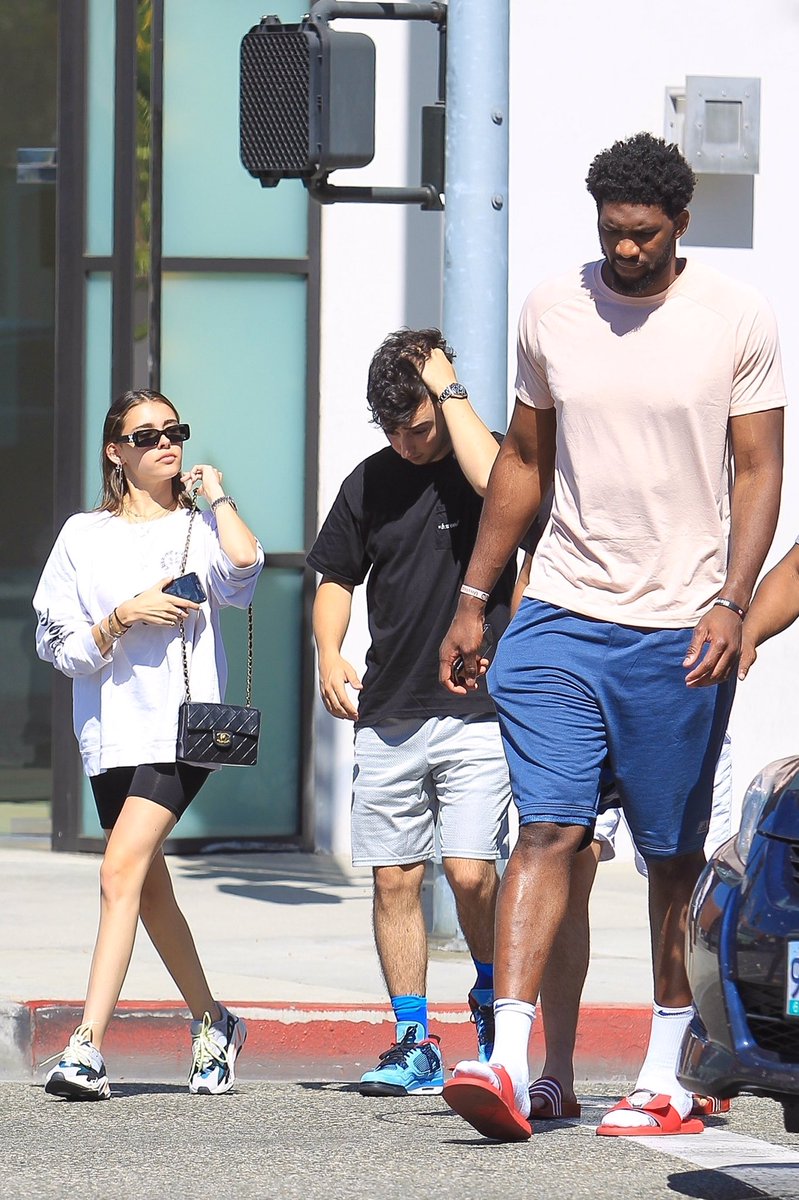 mbcandids's tweet photo. Madison Beer has a lunch date with friends in Beverly Hills (June 13, 2018) https://t.co/rIZhr3QI8i