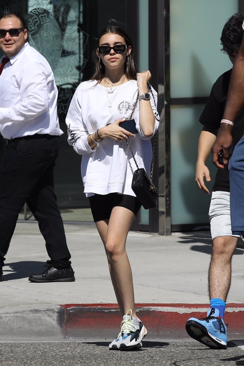 mbcandids's tweet photo. Madison Beer has a lunch date with friends in Beverly Hills (June 13, 2018) https://t.co/Ffwa855Spp