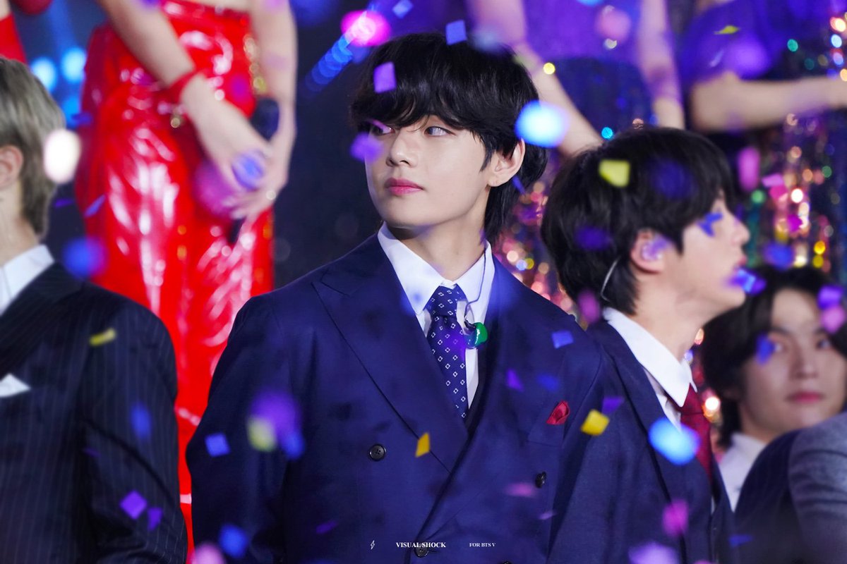 VShock1230's tweet photo. 191227 가요대축제 HQ

정말 천사가 아닐까?

#BTS #BTSV #KimTaehyung #Taehyung #방탄소년단 #방탄소년단뷔  #태형 #김태형 #태태  #防弾少年団 #金泰亨 #テテ @BTS_twt https://t.co/2u5bgoRpf2