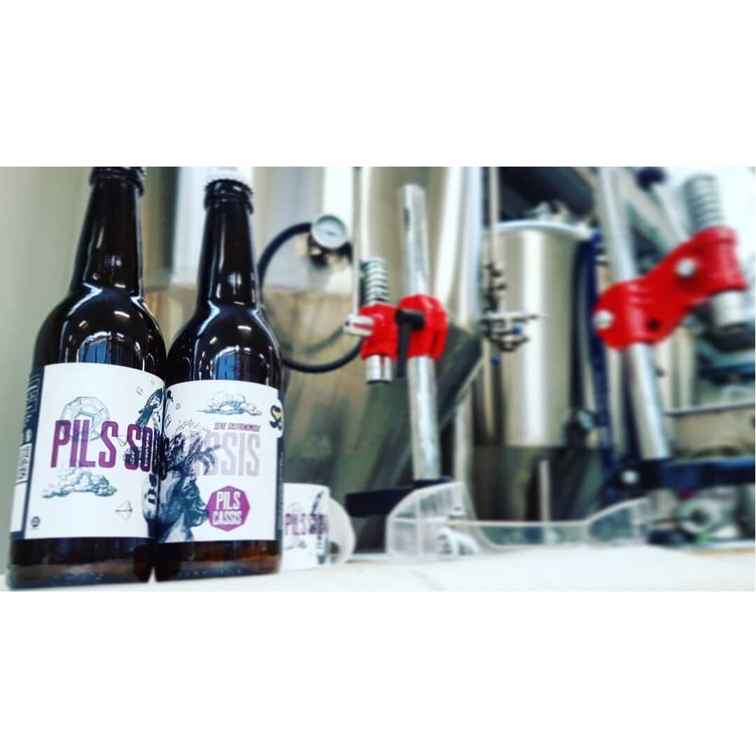 ReimsShed's tweet photo. Le @ReimsShed est fermé au public mais ça bosse tout de même. La micro-brasserie Senses Brew travaille sur la « Pils cassis » : ultra rafraîchissante, pas sucrée, herbacée/épicée/fruitée : bourgeons & baies de cassis de Bourgogne #reims #craftbeer #craftnocrap https://t.co/E4QiteCs2t