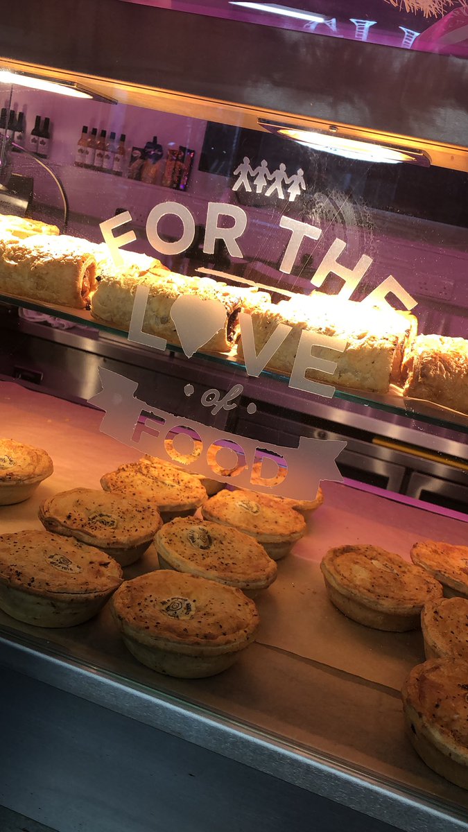 pigletspantry1's tweet image. #north4 #SWcorner and #Eastupper open #Guest #Lambmintedpea #sausageroll #redonion or #red Leicester