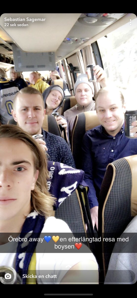 marcuslyck's tweet photo. #diddetillvm Diddes fanclub på väg mot Örebro! 🍺👑 @strombergdidrik @HV71 https://t.co/EY9BiO0UfF
