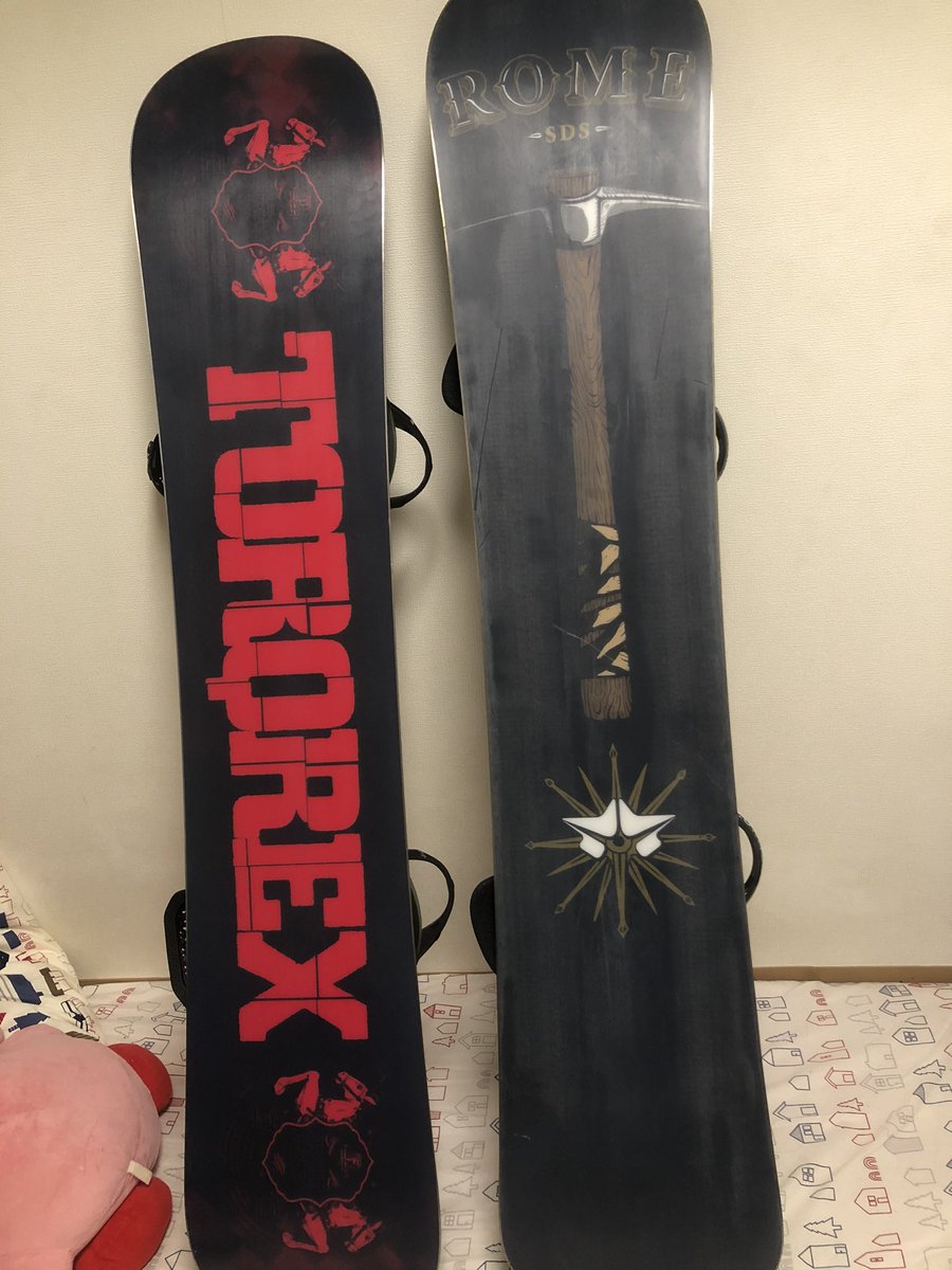 yukatsuuuuu's tweet photo. このふたつのボードに10万の差があるんだぜ
なにが違うかなんてパッと見わからんだろう?💁♂️
大丈夫、おれにもわからん🤷♂️
#TORQREX
#トルクレックス
#UNICORN
#スノーボード
#ランドリ
#ROME https://t.co/p0jK1CwkB2