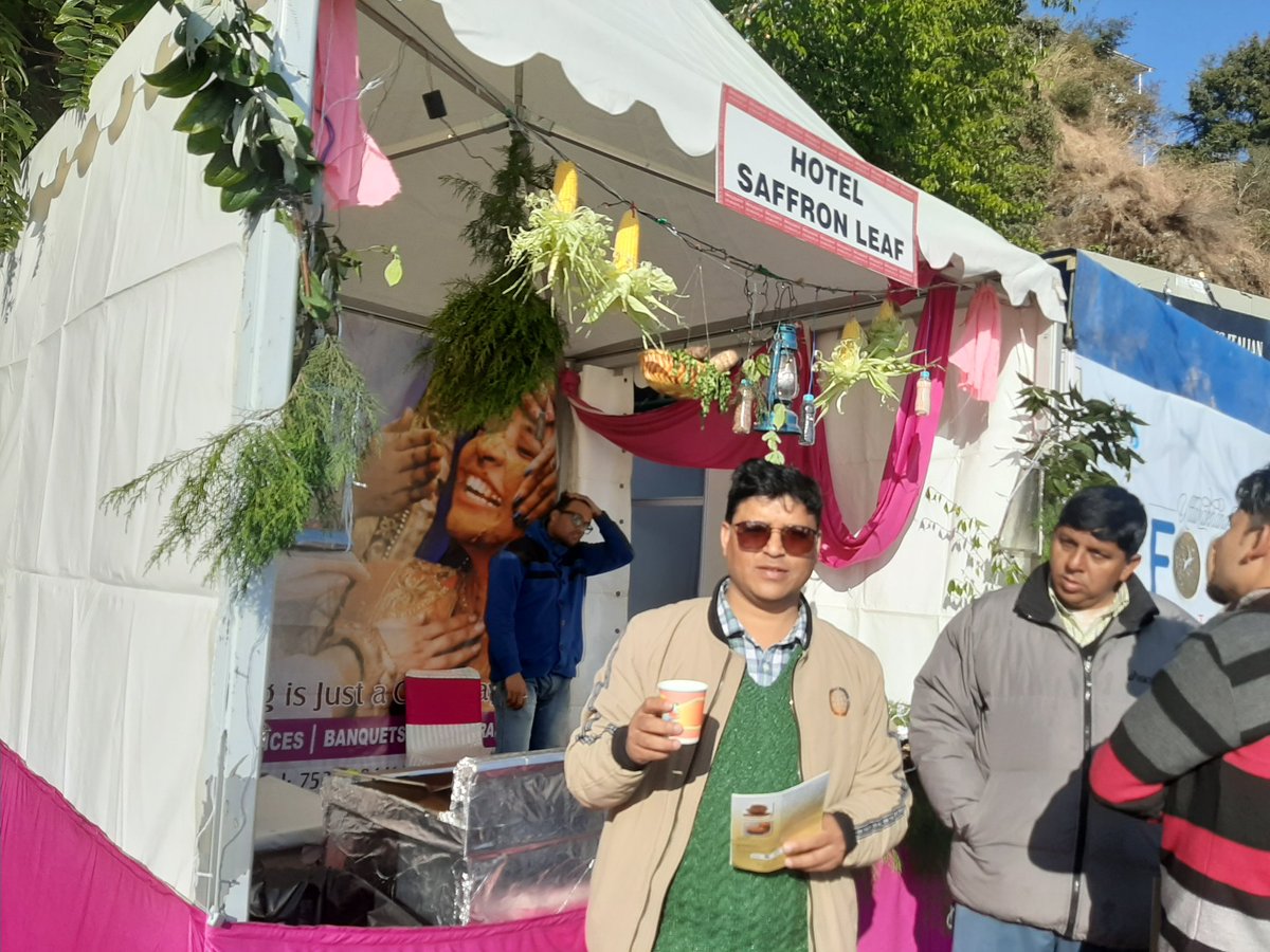 trepanrawat's tweet photo. Beautiful masoorie winterline Carnival 2019 #MWLC enjoying Garhwali food https://t.co/GHvAVCeIH8