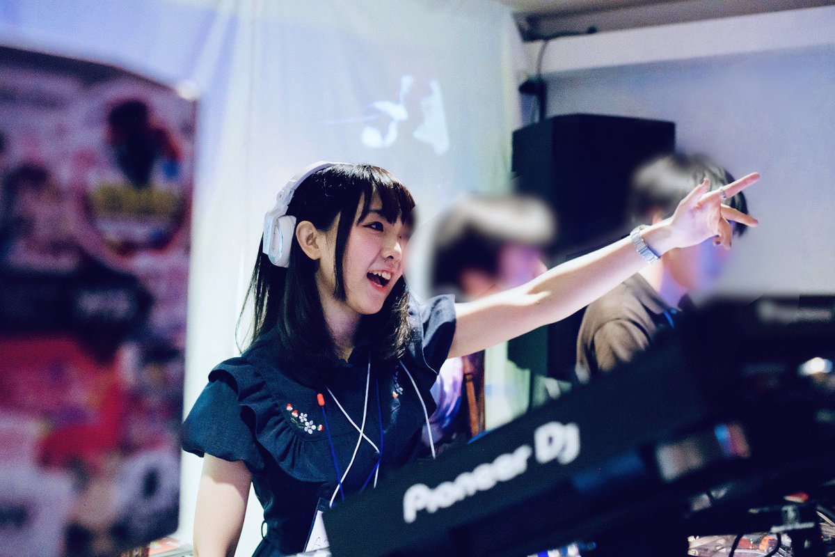 DJの日らしいのでDJしている西尾さんを。