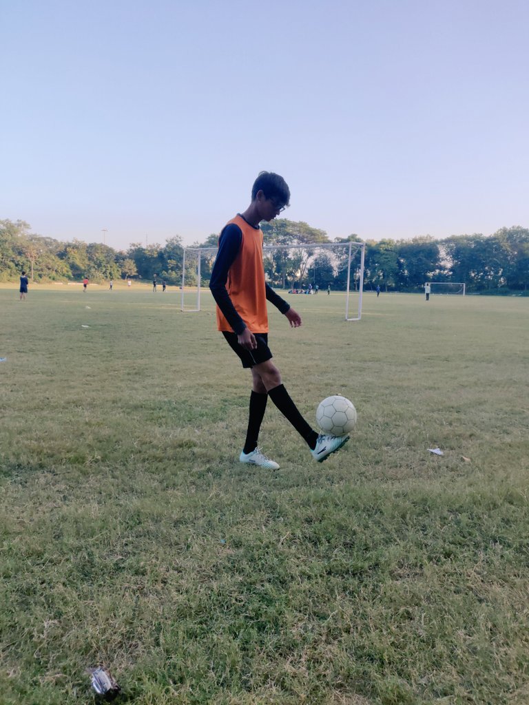 PallavChaudhari's tweet photo. Never stop learning..
#learning 
#IndianFootball 
#soccer_boy https://t.co/hpJ1T82Lvs