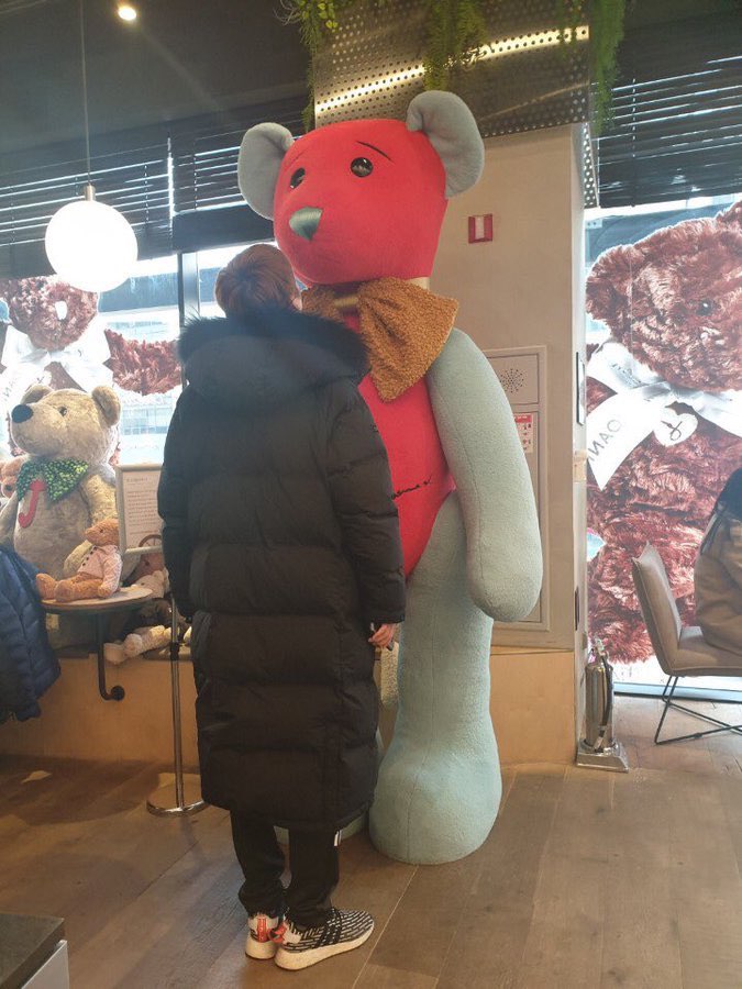 68waist's tweet photo. 난 이진혁의 무엇 하나 그냥 지나치는 법 없는 점이 좋아 https://t.co/t79KEVnhJ0