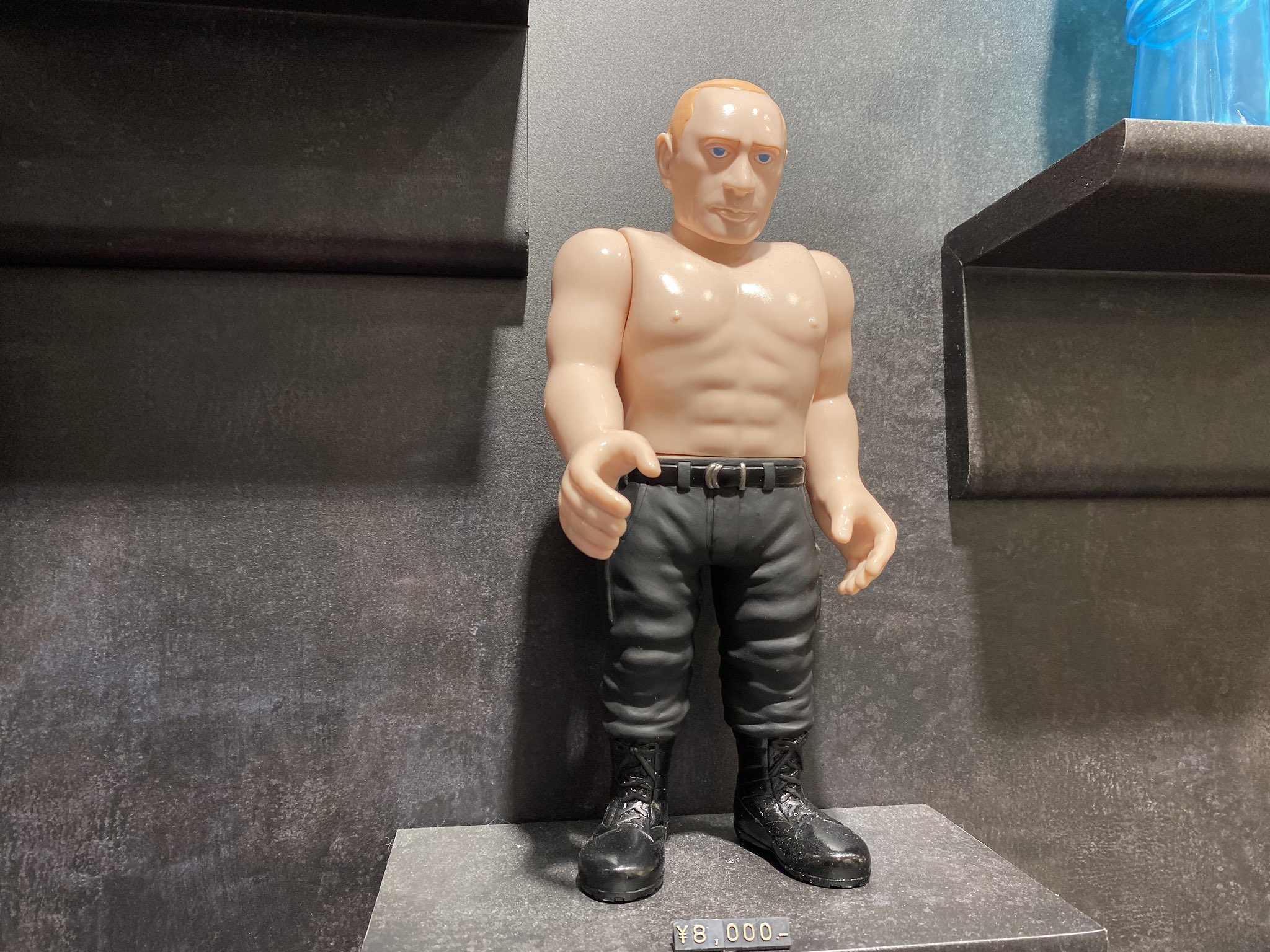 EM3sRR0W4AAC640?format=jpg&name=4096x409