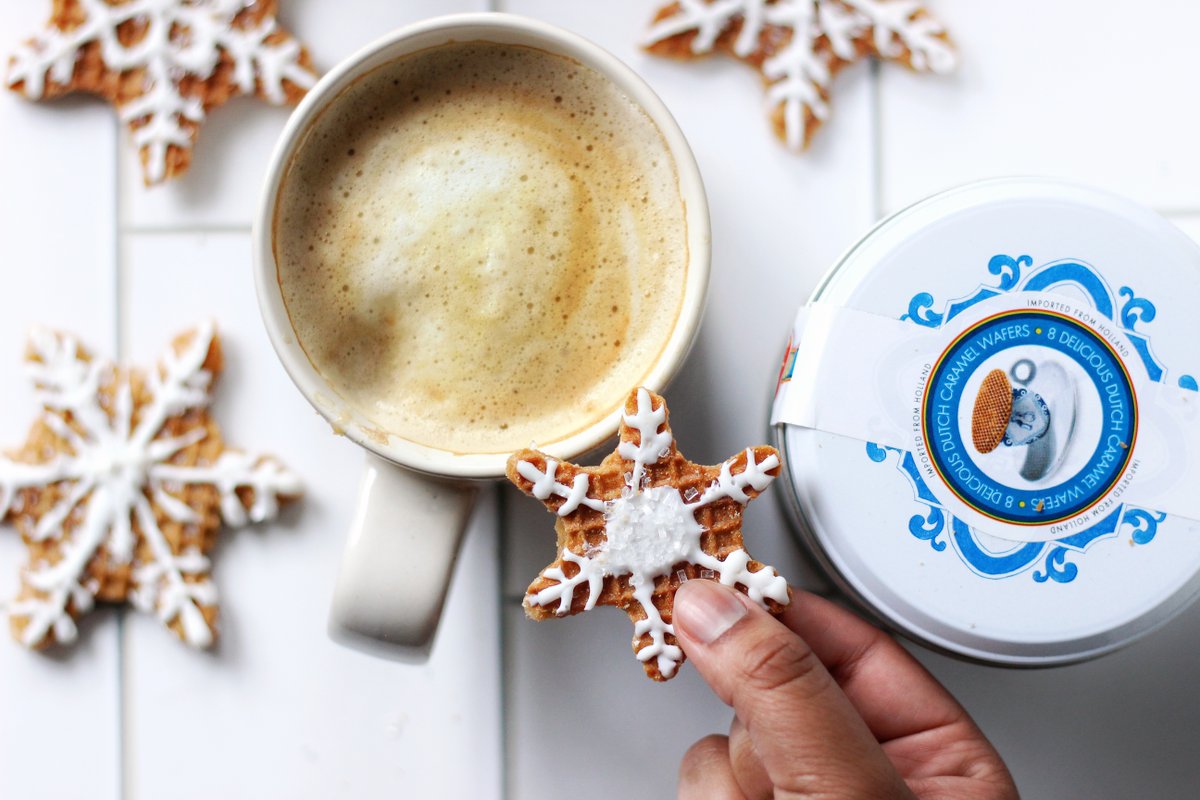 DaelmansUS's tweet photo. Let it snow, let it snow, let it snow!
#Daelmans #stroopwafels #coffeesbestfriend https://t.co/YxOPcq7aYp
