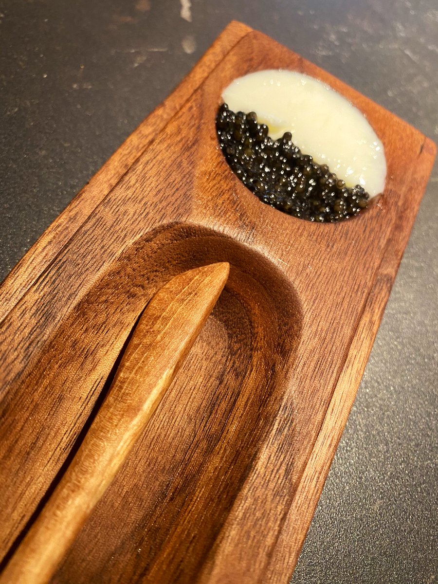 LoletabyLoleta's tweet image. Para los que somos animales de barra, tener a mano a #Kaleja es una gozada. Barra superlativa con la mejor cocina de Dani, Micky, y todo su equipo. Suma además, poder disfrutar de la cocina en vivo. Le auguro y le deseo, como creo que todos, el mayor de los éxitos 1/3