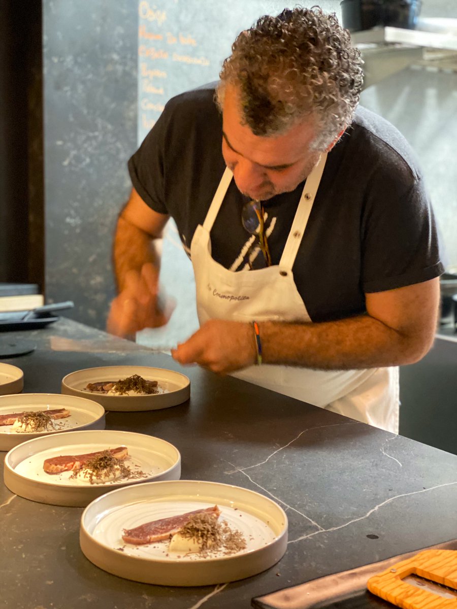 LoletabyLoleta's tweet image. Para los que somos animales de barra, tener a mano a #Kaleja es una gozada. Barra superlativa con la mejor cocina de Dani, Micky, y todo su equipo. Suma además, poder disfrutar de la cocina en vivo. Le auguro y le deseo, como creo que todos, el mayor de los éxitos 1/3