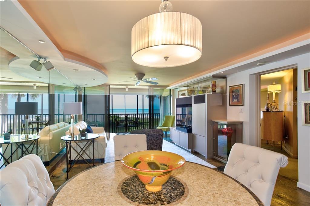 MSCOpenHouses's tweet photo. Own the home near the beach that you've always wanted - #SiestaKey FL home for sale w/ Open Houses Sunday https://t.co/mUJF3TOyQU #Floridabeachcondos #SiestaKeyrealestate https://t.co/R8xEk3yIT0