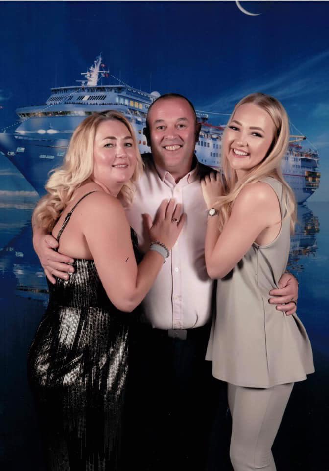 stevearmstron66's tweet photo. Happy birthday to my beautiful princesses @juliesarmstrong @amberemery  #havethebestday https://t.co/v85C06TRg8