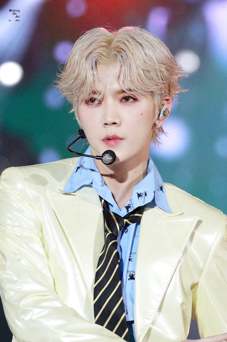 WOA_1103's tweet photo. 191227가요대축제 
왕쟈님

#뉴이스트 #NUEST #최민기 #렌 #REN https://t.co/eq54bDc9nh