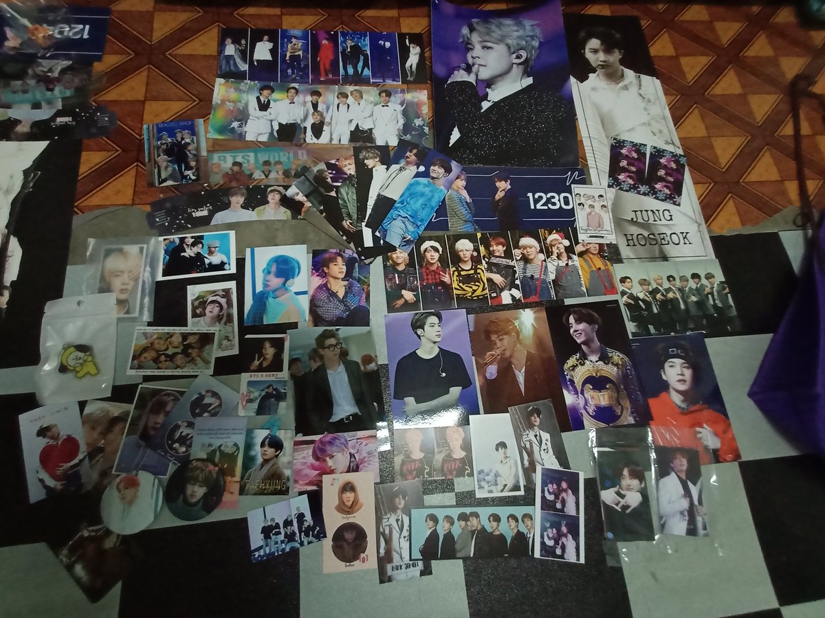 juanlovebts's tweet photo. Got a lot of freebies 😍 i'm so excited because this is my 1st tine going to BTS Event 💜 #WinterNightinKL tq so muchheu🌸 https://t.co/gNNyKBxLv2