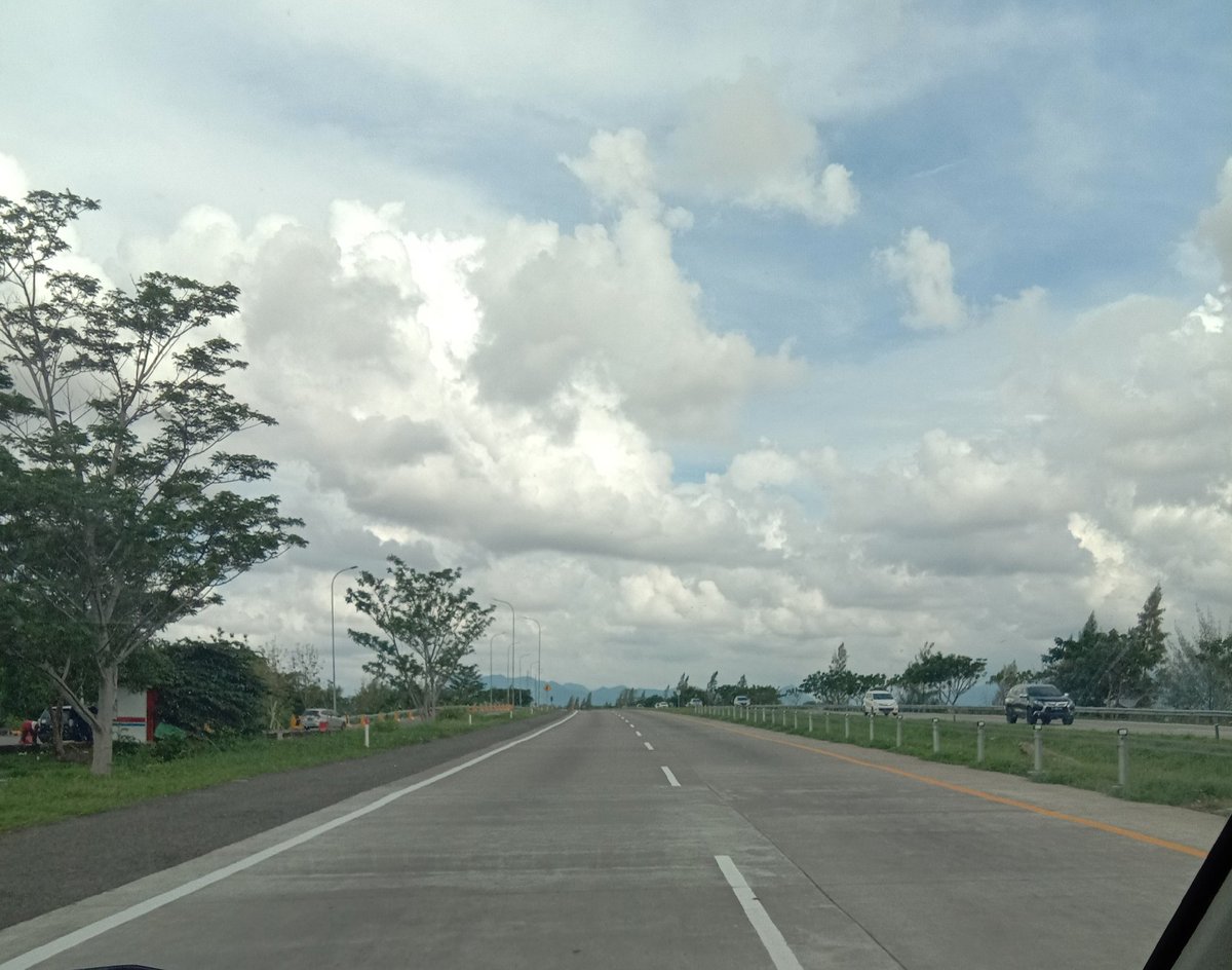 Met malming sobat.. 

Buat yg blm aku folbek pls reply disini yaa..

Nanti tengah malam aku folbekin semampunya..
Yg blm jng baper 🤗

Penampakan sore Tol Cipali
Lengang 😉