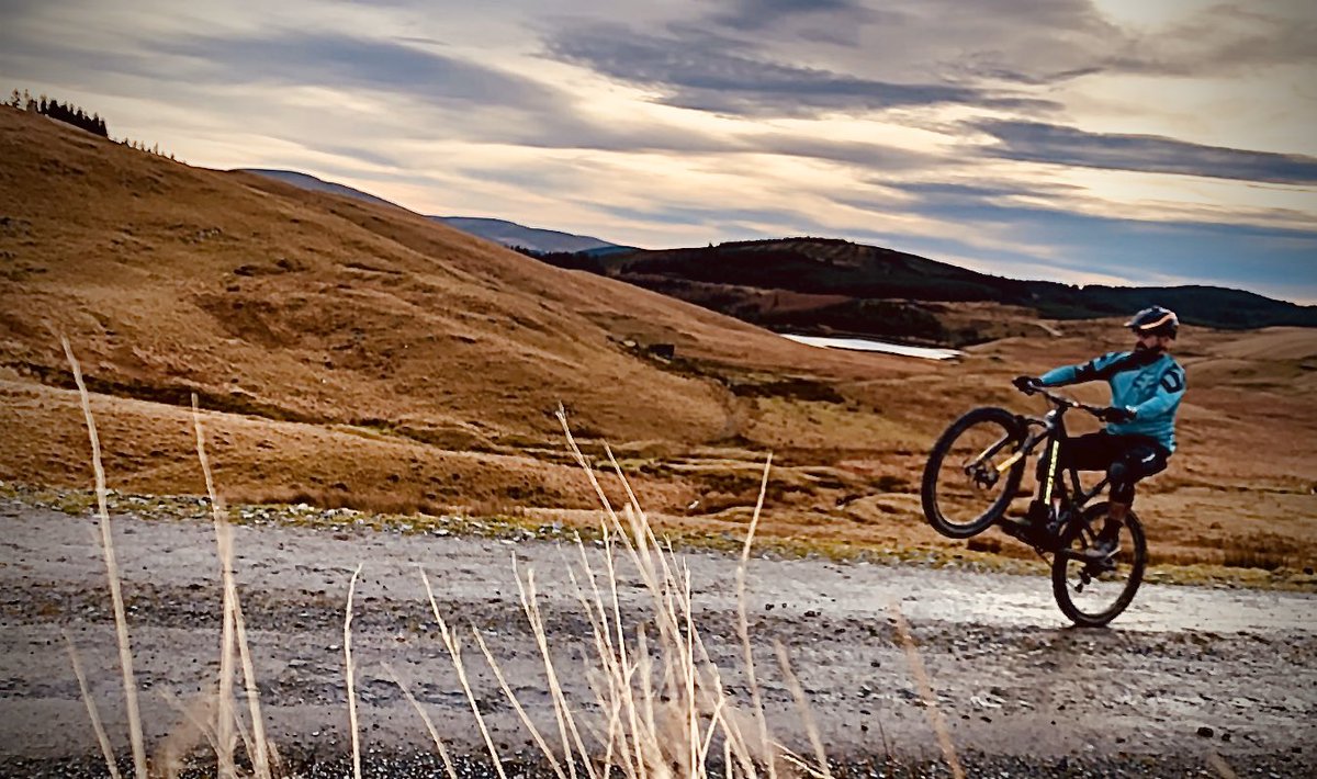 CCsportive's tweet photo. Took this #selfie today. Personally I think its wheelie good #Nantymoch #ArtistsValley #santacruzHighTower @shemKSW https://t.co/XvwPjFYh7H