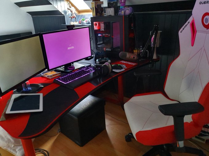 QuersusFR's tweet photo. Parfaite dans tous les setups 😈 https://t.co/RvRqQ8O9so