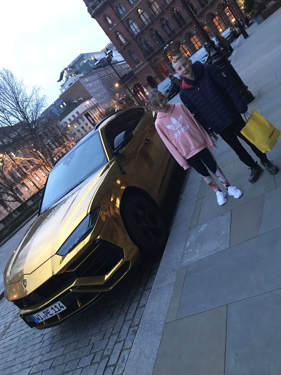 It made E’s day to ‘find’ Aubameyang’s car on our shopping day in London 🥰