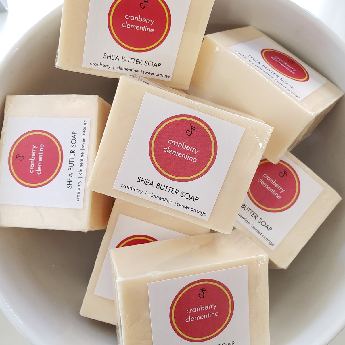 NoteologyFrag's tweet image. Not ready to let go🌬️ of the holiday spirit?

For a limited time, select holiday candles, lotions, sprays, mini candles, gift sets and more are ON SALE! 🙌 In store only! Open today 10-4 

#notefragrances #newname #noteology #holidayscents #holidaysale