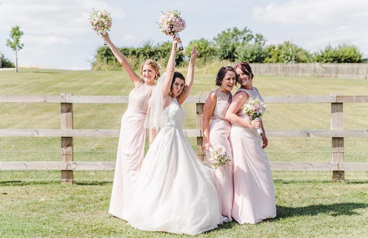 Girl Gang 🎉 
.
🗺️ <a href="/Upcote_Barn/">Upcote_Barn</a> 📷💎 Regram @bigeyephoto
.
#supportlocal #cotswoldswedding #cotswoldsweddingsupplier #gloucestershirewedding #fungroupshots #funweddingphotos #funbridesquadphoto #funbridesquad #funbridetribephoto #funbridetribe #weddingsquadgoals