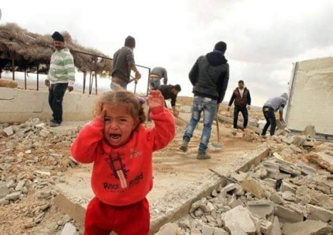 ruamislam's tweet photo. MEDIA:
Child crying in Idlib,Syria after Assad and Russian forces use extreme force. https://t.co/d73peGqfY5