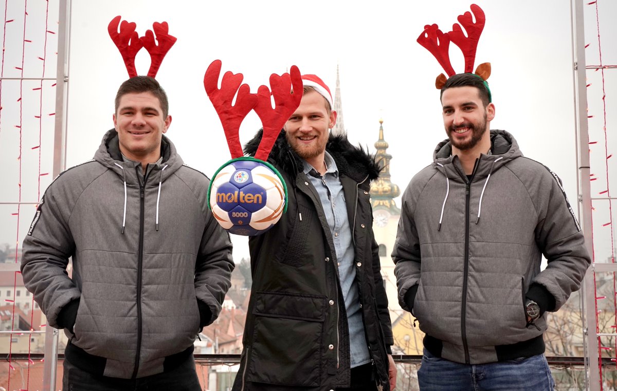 SEHALeague's tweet photo. Miss #SEHABall knows that holiday magic multiplies when #amigos are by her side 🤗🌃❤️ #SEHALeague #Gazprom #experiencehandball #SEHADecember https://t.co/hwzjWBGqoA