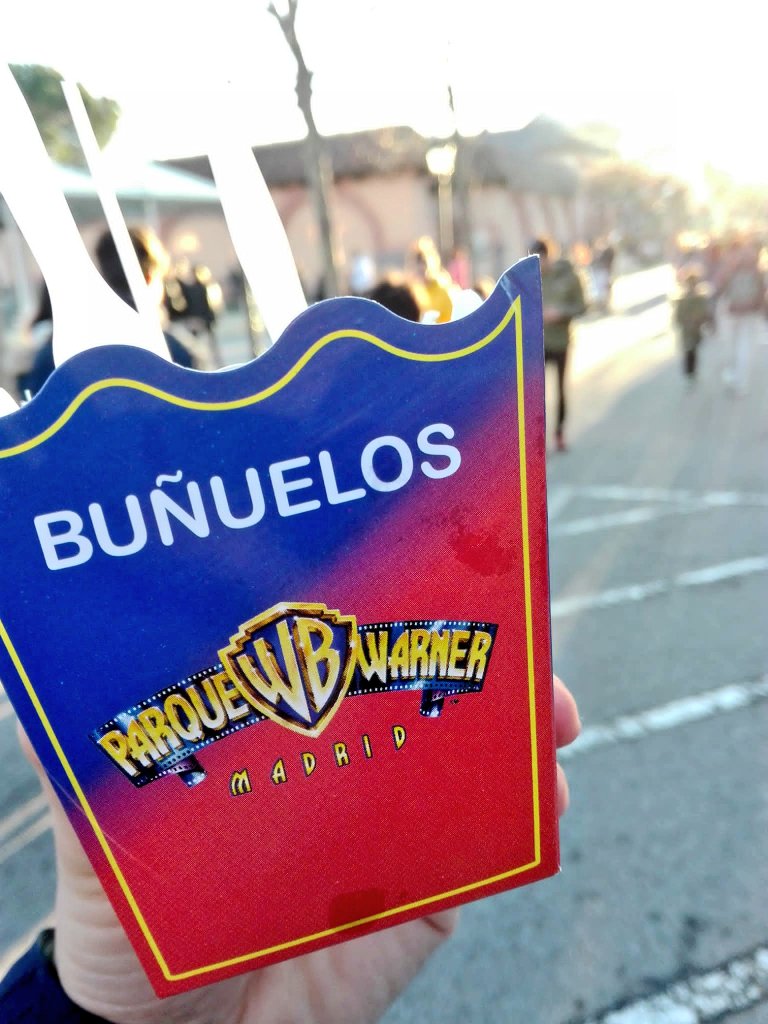 PW02Oficial's tweet photo. 🎬 Caja de 8 Buñuelos con toppings por 3,5€ 🤤 https://t.co/jCgtKqFyci