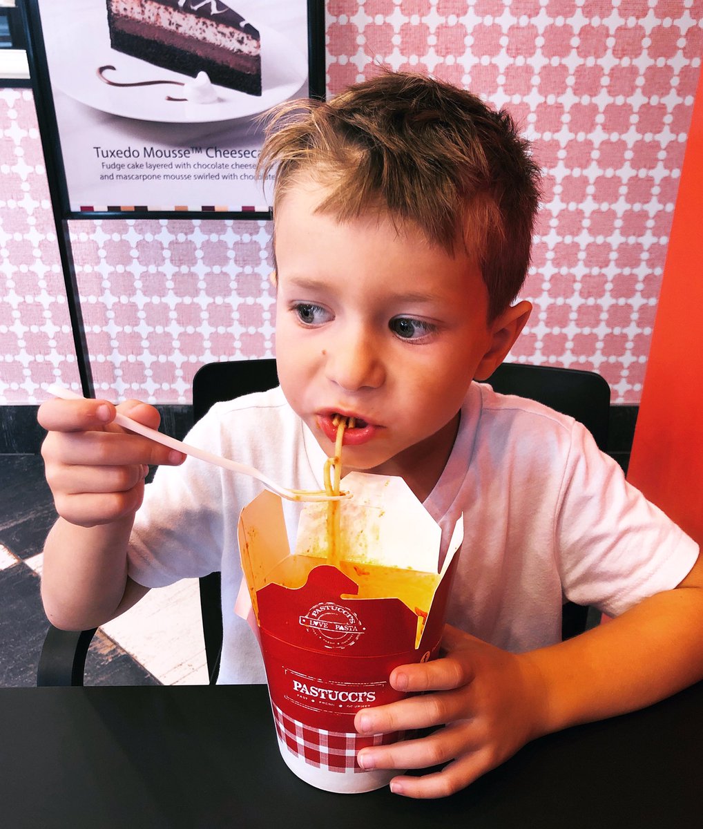 PastuccisCanada's tweet photo. Saturdays are for #spaghetti ๐๐๐!! You know we got it right when we can please even the toughest of customers ๐งโค๏ธ #kidsloveit
#pasta #pastalover #pastuccis #spaghettisaturday #noodlepull #kidslovepasta https://t.co/hOjFqKhcTH
