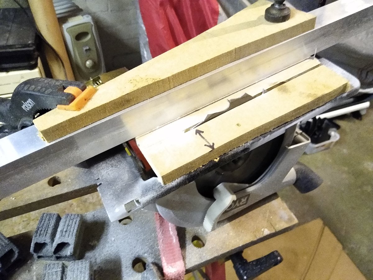 g0lbk's tweet photo. I wanted a more elegant and easily adjustable feed mount. Idea to use a GRP pole with "machined slot". More inappropriate tool use. Rip saw turned circular saw. Fits perfectly! Progess. #GHZ_bands #eme #23cms #dishbuild https://t.co/ej5k4xVU2F