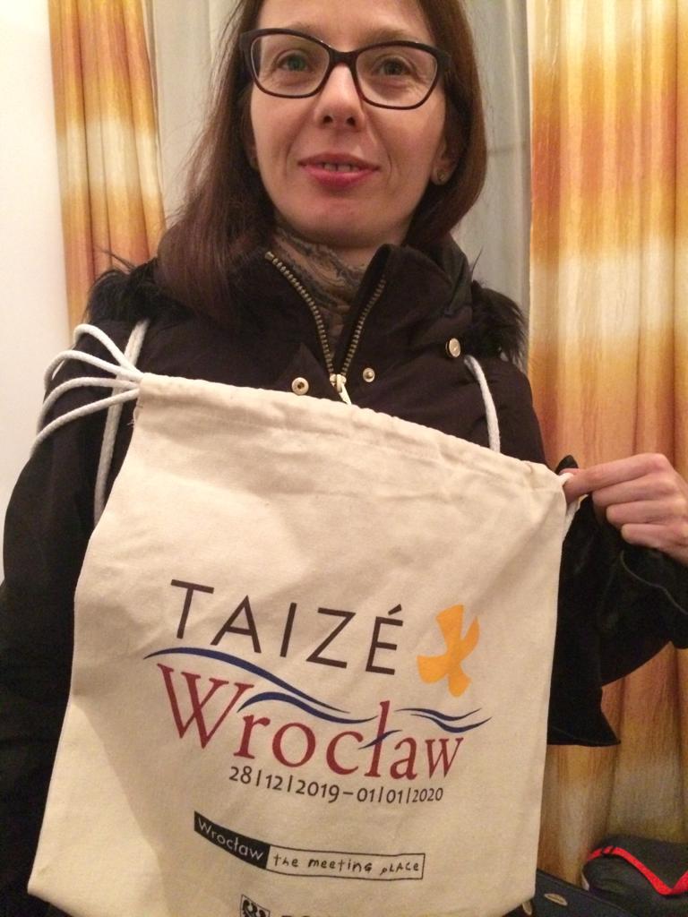 martacmt's tweet photo. Taizé Wrocław ruszyło!!!!! Siostra Ania oraz Karmelici Bosi wraz z młodzieżą są już na miejscu!!! Łączmy się z nimi w modlitwie!!! #ESM2019 https://t.co/BRoLzHpq58