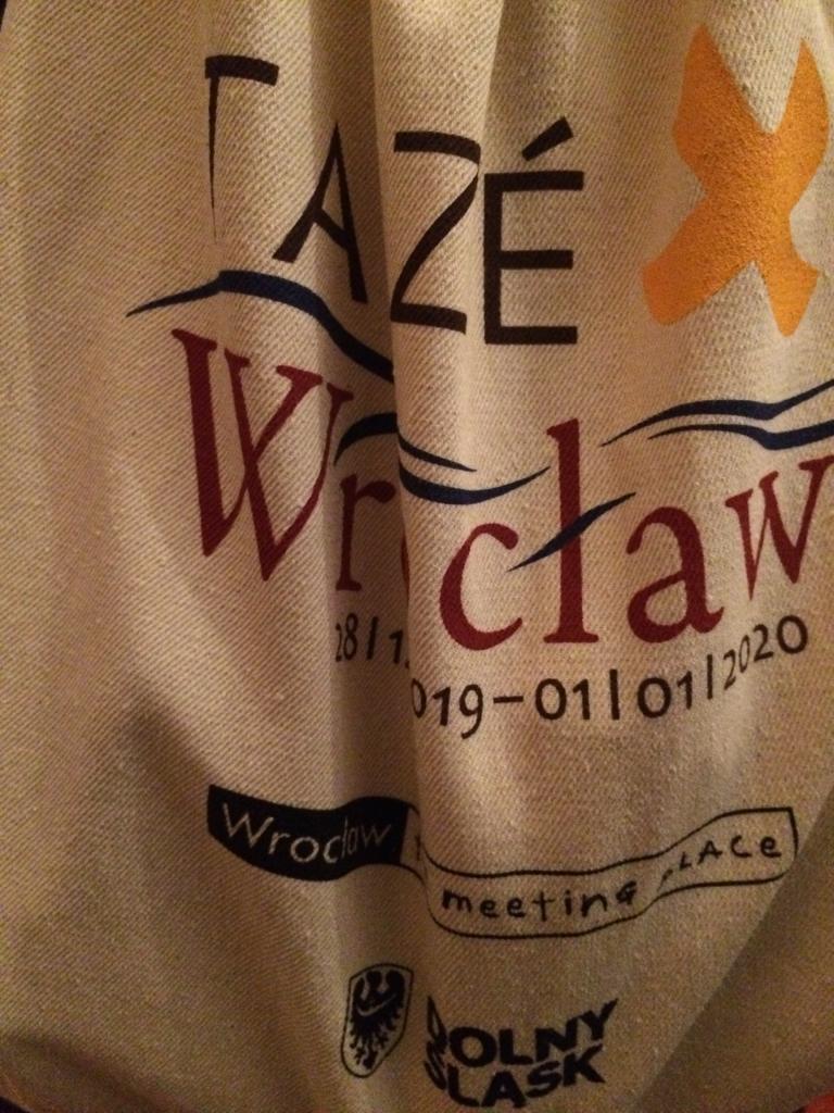 martacmt's tweet photo. Taizé Wrocław ruszyło!!!!! Siostra Ania oraz Karmelici Bosi wraz z młodzieżą są już na miejscu!!! Łączmy się z nimi w modlitwie!!! #ESM2019 https://t.co/BRoLzHpq58