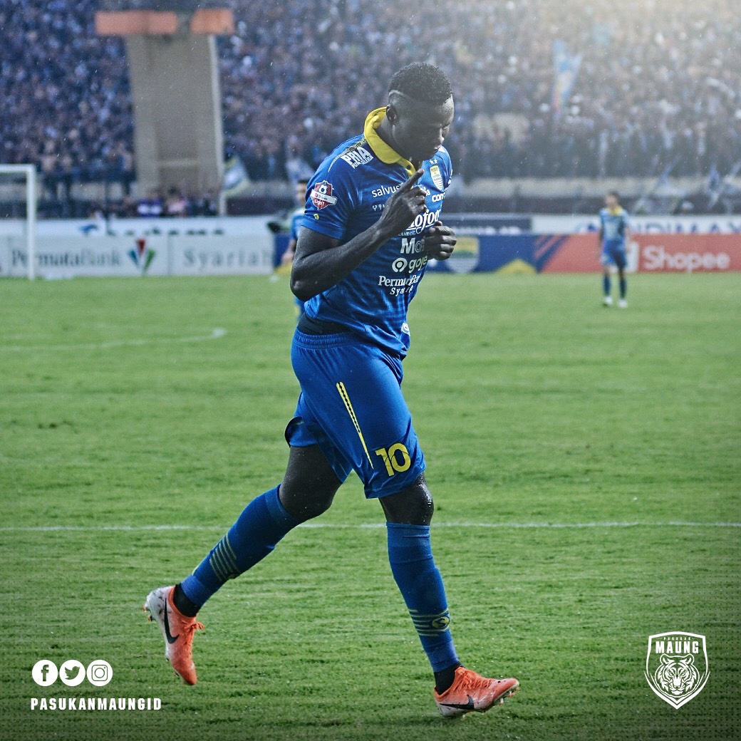 Pada musim ini, Ezechiel Ndouasel catatkan 15 gol dan 6 assist untuk <a href="/persib/">PERSIB</a> 👏👏👏
.
Pendapatmu mengenai performa pemain bernomor punggung 10?
.
#PasukanMaung #GameOn #PersibBandung #Persib