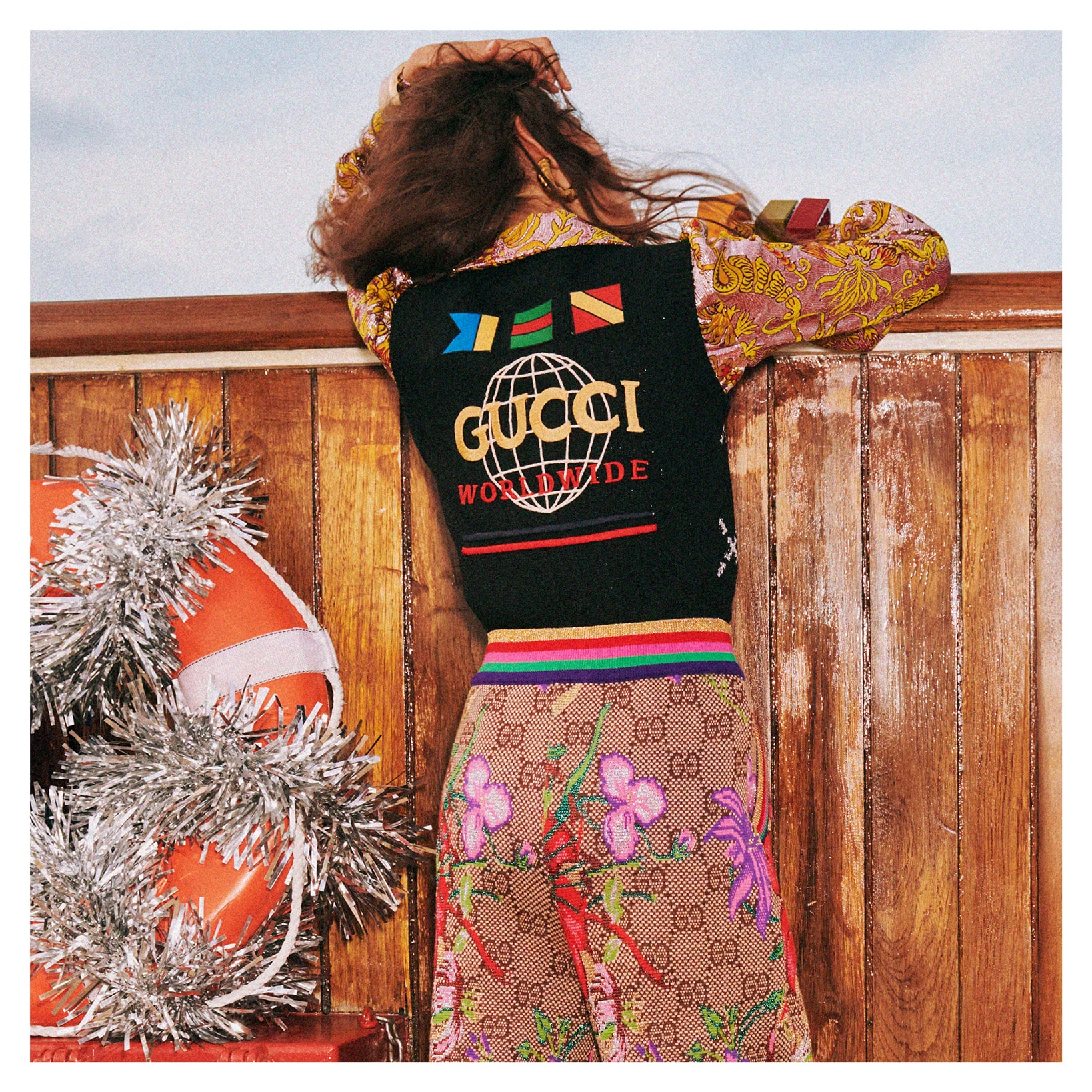 fire gange Il Evakuering gucci on Twitter: "The 'Gucci Worldwide' motto, paired with an outlined  globe and imaginary flags, appears on a vest worn with GG Flora wool pants.  Discover the #GucciGift https://t.co/iCm38Uk27s. #AlessandroMichele  #GucciCruise20 https://t.co ...