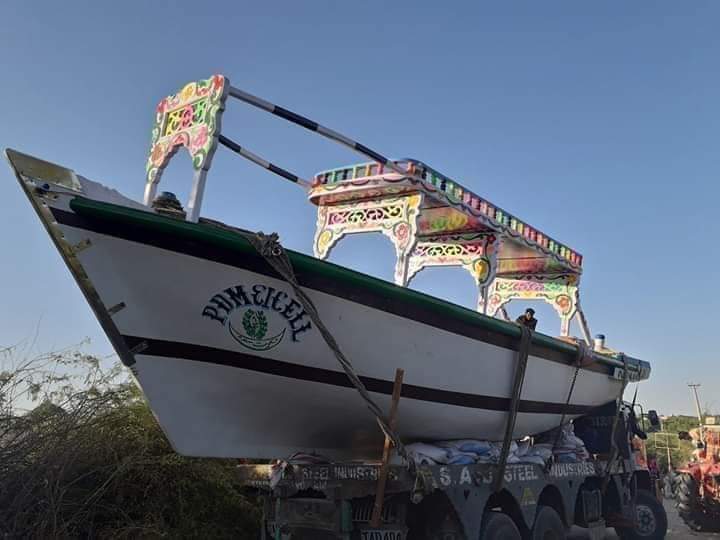 haleemsomro's tweet photo. Translation of the vision of PPP chairman @BBhuttoZardari to promote Tourism. After developing resort Sindh Minister 4 Culture &amp; Tourism @sardarshah1 provided boat (40+cap) 4 the tourists of #Kalankar lake which is one of the beautiful lakes located in sand dunes of Sanghar dist. https://t.co/qNHIAmYhUU