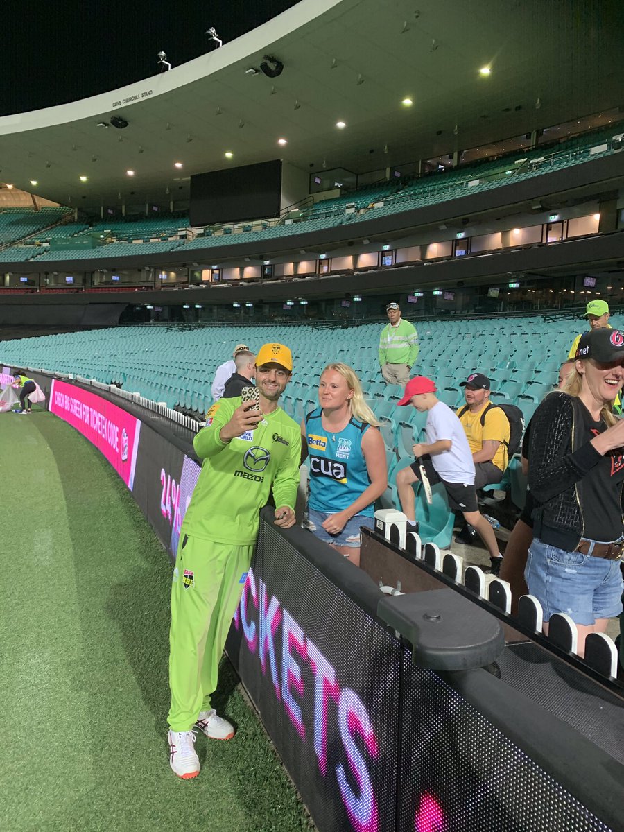 Midnight at the SCG... ✍️🤳💚 #ThunderNation