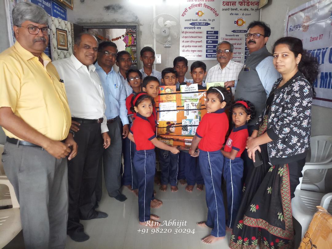 RCPoonaMidtown's tweet photo. Today we handed over Computer &amp; books to "Maharshi Walmiki Vidyavardhini" school. resident Sachin. PP Mahindrabhai. IPP Rajesh VP Parag &amp; Rtn. Sanjay, were present to grace the occasion. Thank you Gentlemen, Thnx to Sameer Tilak for generous donation and AG Rajkumar for your help https://t.co/30ZqHq84OP