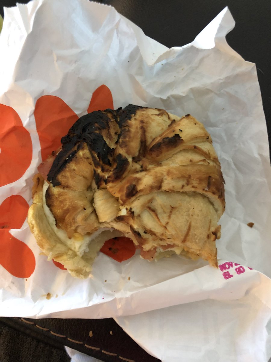 hshaw9's tweet photo. Dear @DunkinCT &amp; @dunkindonuts this is not lightly toasted. Sincerely, a pregnant lady who’s just trying to actually eat today 😭 https://t.co/RjjEy2oJql