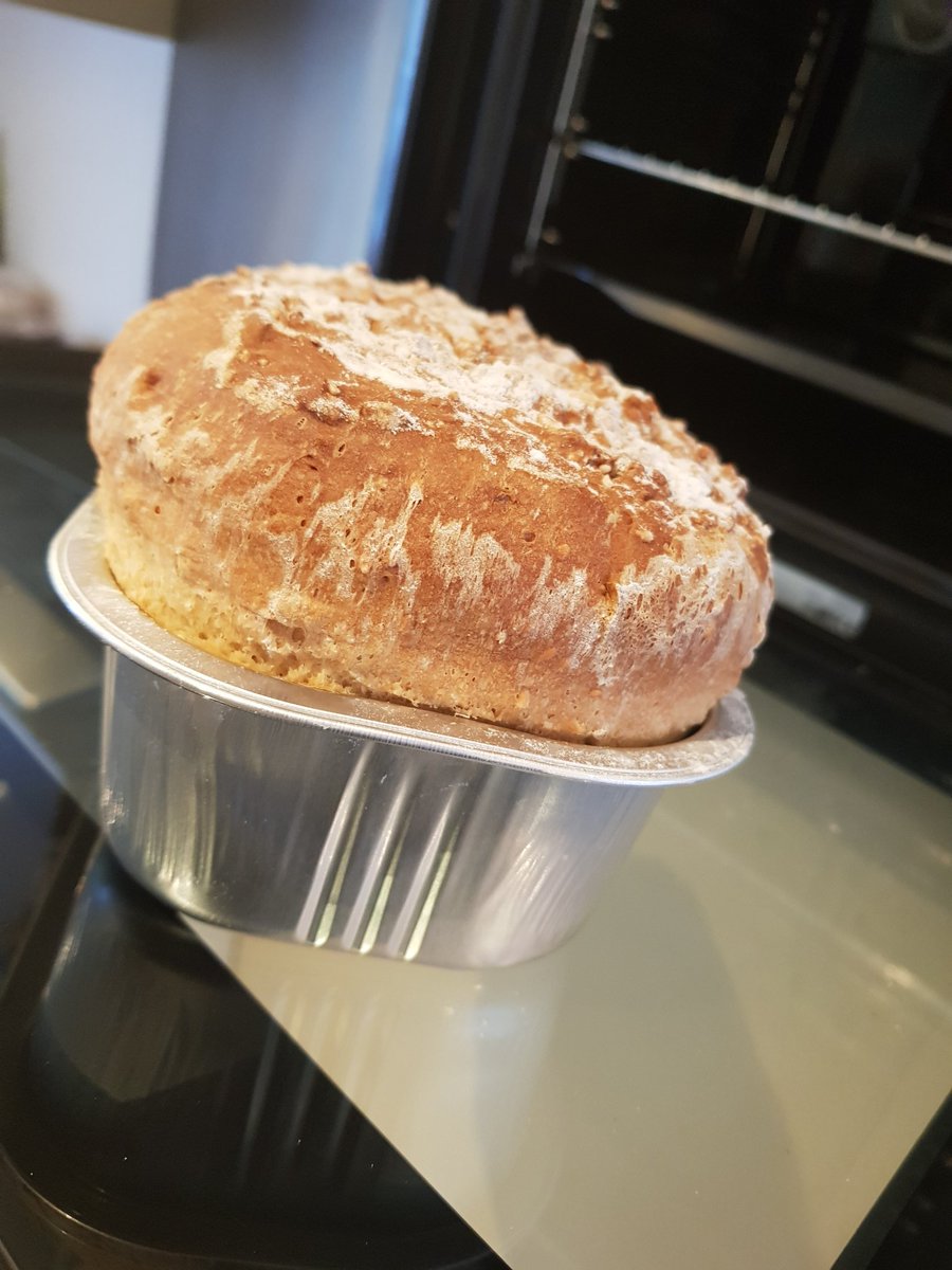 vroswa's tweet image. Homemade sunflower bread
#seedbread
#bread
#Nutbread
#selfmadebread
#healthybread
#Brownbread
#aroma
#lovecooking
#lovebaking
#loveforfood
#crusty
#loafofbread