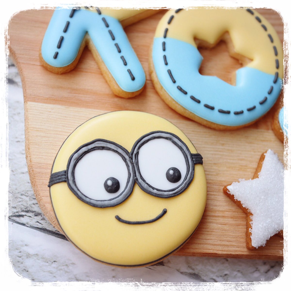 Mokomoko Cookies Auf Twitter ミニオンズアイシングクッキー 少し前に作った お友達の息子さん用クッキーです 小さなお子様の口にも入る予定なので 天然色素で着色しました アルファベットのクッキーは 今回の為に型を自分で作りました シンプル Mokomoko Cookies Auf Twitter ミニオンズアイシングクッキー 少し前に作った お友達の息子さん用クッキーです 小さなお子様の口にも入る予定なので 天然色素で着色しました アルファベットのクッキーは 今回の為に型を自分で作りました シンプル