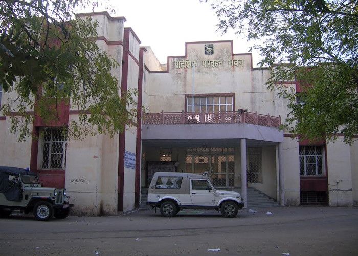 thefirstindia's tweet image. #Jaipur | RTO Jagatpura opened on holiday today due to increasing pendency. The driving license section functioned normally. License making will be done on every Saturday till January.
#RTO #Pendency #Rajasthan